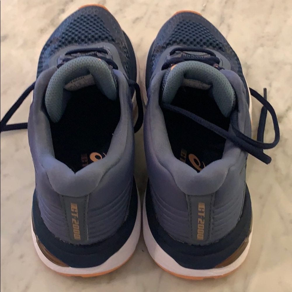 ASICS running shoes - Picture 3 of 4